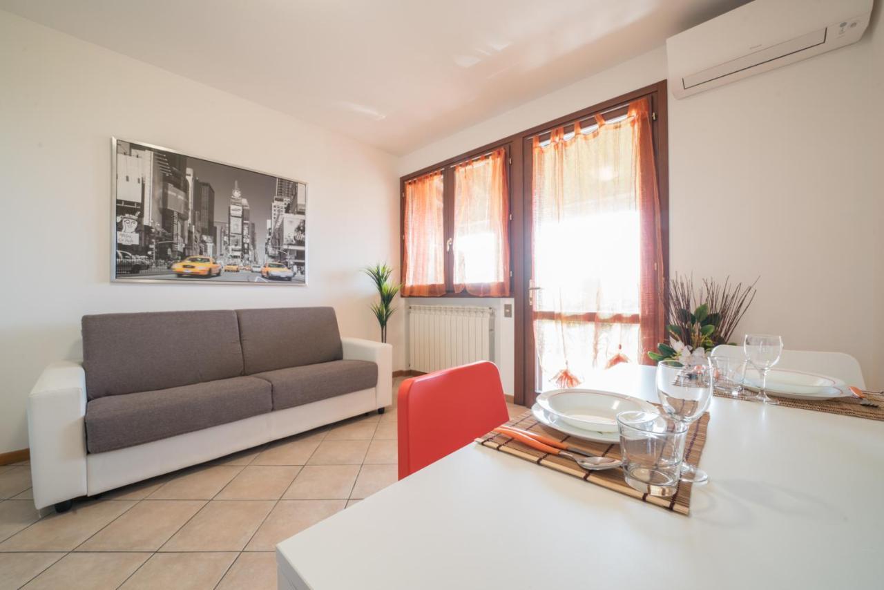 Gardappartamenti Cascinale Pool Desenzano del Garda Bagian luar foto