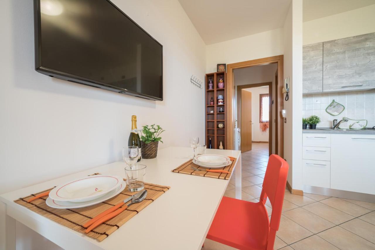 Gardappartamenti Cascinale Pool Desenzano del Garda Bagian luar foto