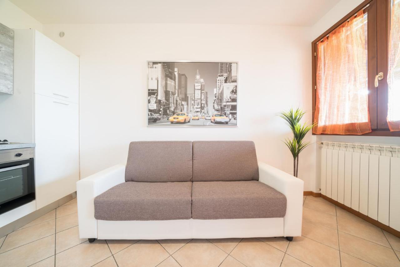 Gardappartamenti Cascinale Pool Desenzano del Garda Bagian luar foto