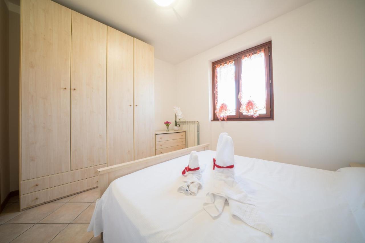 Gardappartamenti Cascinale Pool Desenzano del Garda Bagian luar foto