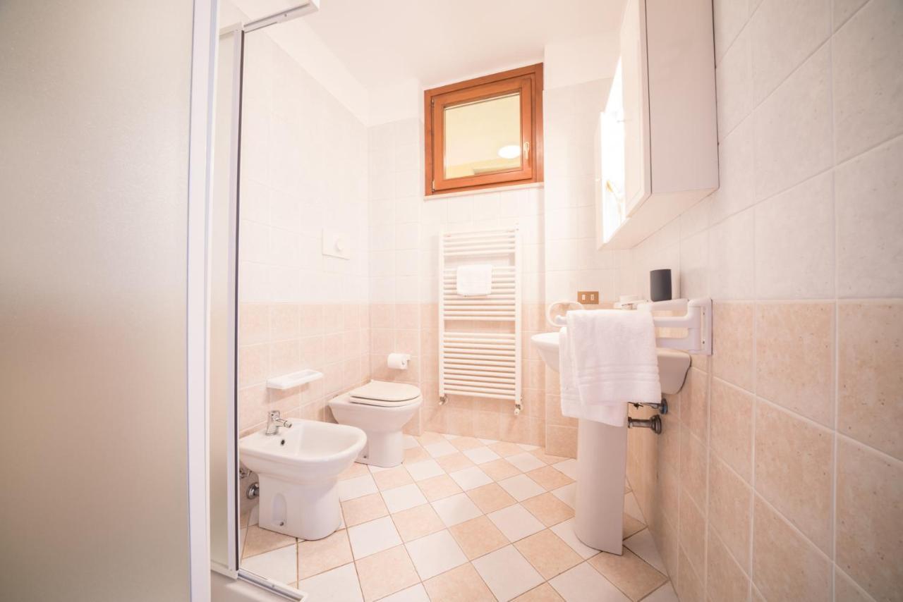Gardappartamenti Cascinale Pool Desenzano del Garda Bagian luar foto