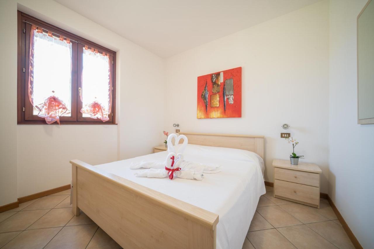 Gardappartamenti Cascinale Pool Desenzano del Garda Bagian luar foto