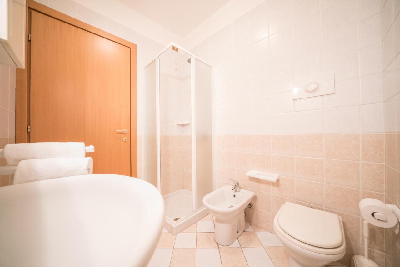 Gardappartamenti Cascinale Pool Desenzano del Garda Bagian luar foto